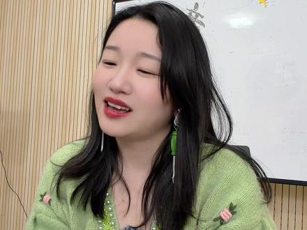 差点错过这个舞台!本是想分析一下笔笔跟20年前唱法的不同之处,没想到意外抓住一首好听的歌曲,还有一个会唱歌男孩子!魅力值爆表的邓佳鑫,会唱,耐听!不光让你涨声乐音乐知识的声乐老师,快来跟我一起让眼睛和耳朵都享享福吧!安妮老师reaction,你还不赶紧关注!#邓佳鑫#周笔畅#iguessnobody#有歌第二季 #安妮老师reaction