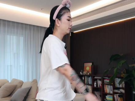 单品拯救|很鲜艳的橘色上衣🍊 怎么搭? #琥珀系 #琥珀流光 #用琥珀流光打开秋天 #穿搭 #穿搭干货