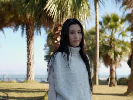 三种方法!轻松在户外拍出清晰通透的人像 这次人像教程主要解决大家在户外拍摄人脸不好看的问题
用佳能拍人像有种作弊的感觉,显得人物皮肤格外细腻柔和
现场拍摄的时候,模特回看素材觉得把自己拍的更好看了
📷:佳能EOS R8 + RF24-70 F2.8 + RF35mm F1.8
作为新手入门的第一台相机,佳能EOS R8体积小,重量轻,不管是旅行还是日常vlog,外出携带都比较方便。不想费劲调色的时候,就用它直出的色彩也很好看,肤色也很自然通透,大大降低了新手的创作难度
#vlog #拍摄技巧 #佳能R8 #相机推荐 #拍出电影感