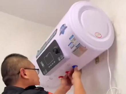 热水器半年清洗一次,避免危险发生,看看你家的热水器多久清洗一次,先收藏早晚用得上#热水器 #热水器清洗 #家居清洁小妙招#家装#五一劳动节