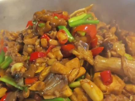 今天给大家分享我们的员工餐……每顿都有肉肉