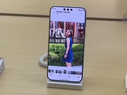 #手机店日常vlog #创作者中心 #创作灵感
华为黑科技体验✅ 隔空取物超灵敏,碰一碰传送超便捷,文件、影音、好友组队全搞定,鸿蒙的生态体验真的太丝滑了~