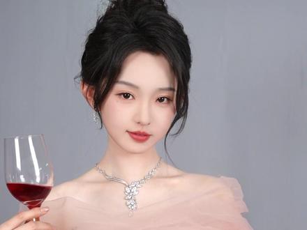 人没到,但惊喜即将空投,各位准备好接收了吗?✨#2025红果年度大赏 #当红派对官宣