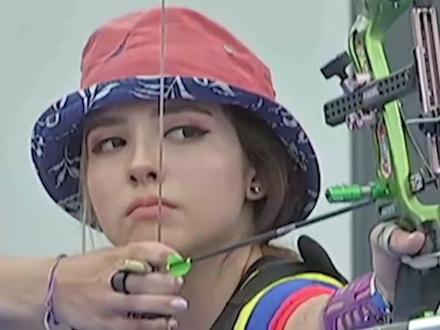 她射中的不是靶子,射中的是你们的心!#颜值 #射箭