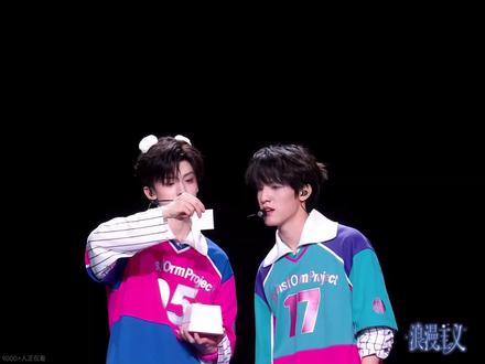 福来彩带居然会飞#左航 #张泽禹 #TOP登陆少年组合 #浪漫主义演唱会 #航禹