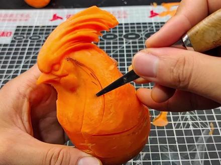 食品雕刻教学分享,胡萝卜制作锦鸡头,看完视频你学会了吗?