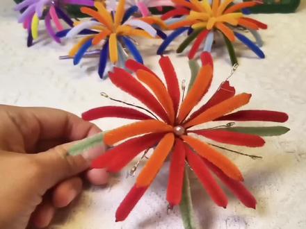 上次分享扭扭棒烟花,好多姐妹私信要发夹教程,今天终于整理好超详细版啦~这款是客定爆款很好的,回头客超多,新手闭眼冲!#像烟花许个#烟花发夹#diy手工小礼物教程 #创作者中心 #创作灵感