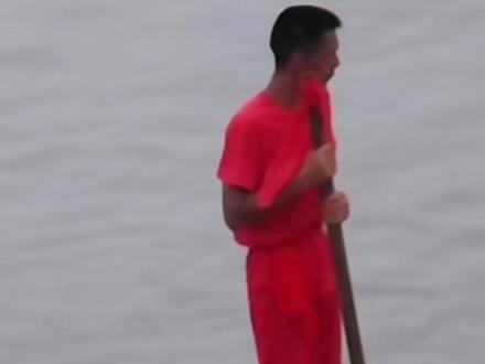 沅陵传统龙舟比赛最关键的人物--艄公#沅陵传统龙舟 #宣传家乡旅游文化 #非物质文化遗产