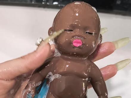 洗洗澡~谁还没有个孩子了!#娜塔莎 #女儿 #别催婚了