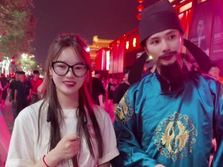 不夜城偶遇杜甫#诗词 #大唐不夜城 #对诗