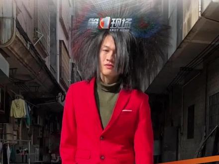 当年的“杀马特创始人”罗福兴 ,现在通过发布自己的杀马特造型和视频,重新吸引了很多网友们的关注,再次成为网红。他表示通过短视频等平台,一个月他只需要工作两天,收入就能达到三五万,作为向往自由但有点散漫的人,他已经实现了工作和收入的平衡。