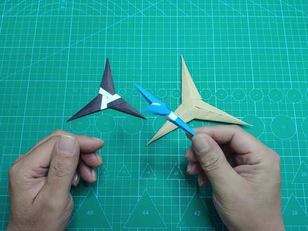 来折一个立体三角忍者飞镖 男孩子不要错过 超酷的外形折法超简单 #三角忍者飞镖#兵器武器#刀剑乱舞#折纸教程