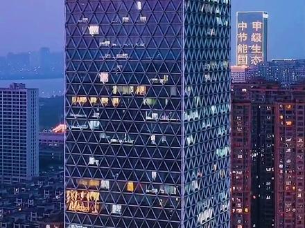 体验一下高新云中城的压迫感#云中城 #地标建筑 #南昌