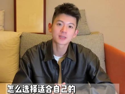 该怎么选择适合自己的羽毛球鞋?
#羽毛球#羽毛球鞋#羽毛球穿搭