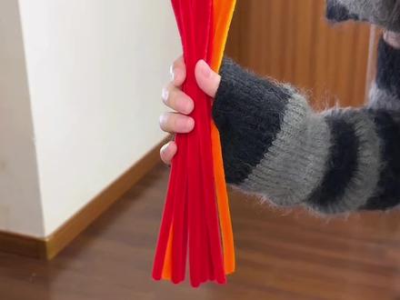 新年愿望有着落啦,愿:“发财被爱,一路好运常在。”#扭扭棒小鱼风铃 #新年装饰挂件 #扭扭棒风铃 #扭扭棒的100种玩法 #我家的年味布置已就位