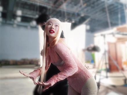 是青蛇还是米妮? #单依纯 #纯妹妹mv #花絮 #mv拍摄