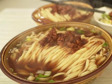 川味面条哪家强,你们说说我去尝!#抖音美食推荐官 #本地宝藏美食 #生活vlog日常记录 #吃货的快乐回来了 #妈呀太香了 #艾特你的饭搭子请你吃 #疫情结束后最想吃的东西 #同城好店推荐 #美食探店 #济宁