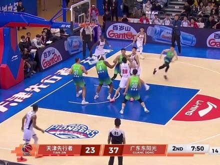 #广东宏远 火力全开,攻防速度让比赛失去悬念!#徐杰 #胡明轩 #萨林杰