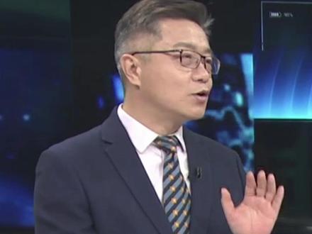 凤凰传奇曾毅回应不雅手表争议,“手表是朋友送的 以为是劳力士”,评论:这种不走脑的应答,比戴表更不妥!