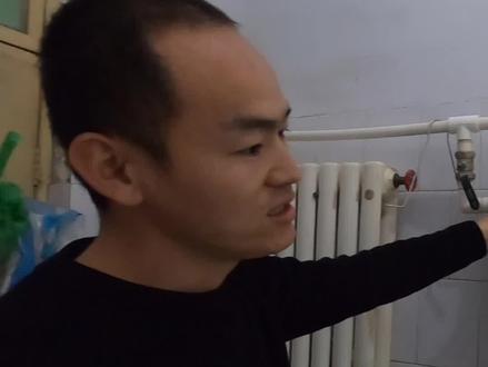 并联暖气片,出现一冷一热怎么修理?方法很是简单一招解决