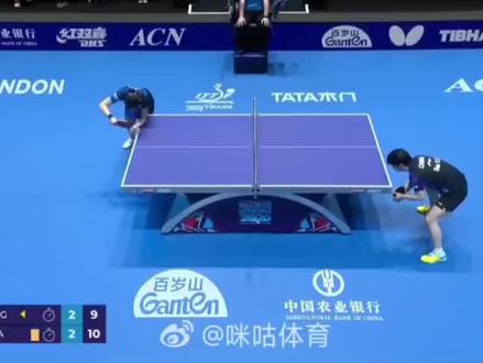 #孙颖莎3比2金娜英
孙颖莎 vs 金娜英|3:2
全场比分:11-7 / 7-11 / 7-11 / 11-4 / 11-9
第1局(11-7)
- 中局反手连续变线,正手快带直线,6-3拉开,全程压制拿下首局。
第2局(7-11)
- 1-7落后不慌,正手连续抢攻追至5-8,逼对手暂停;局末反手强拧救局点,虽惜败但稳住心态。
第3局(7-11)
- 4-4后咬住比分,7-7平后正手爆冲直线、反手撕大角,关键分顶住金娜英搏杀,仅以4分差惜败。
第4局(11-4)【绝境封神局】
- 0-3落后→暂停调整→连得10分(1-4→11-4)!- 接发球拧拉正手大角直接得分
- 反手连续快撕中路+正手爆冲
- 金娜英发球失误,莎莎顺势拿下局点
- 一波14-1,彻底逆转局势。
第5局(11-9)【决胜局】
- 开局4-0、7-1强势领跑,正手连续抢攻+反手变线,牢牢掌控节奏。
- 被追至8-9时:- 9-9:预判金娜英反手变线,提前移动,回头反拉绝杀
- 10-9:发正手短球,逼对手吃发球
- 11-9:正手抢攻锁定胜局,大心脏终结比赛。
#孙颖莎 #伦敦世乒赛