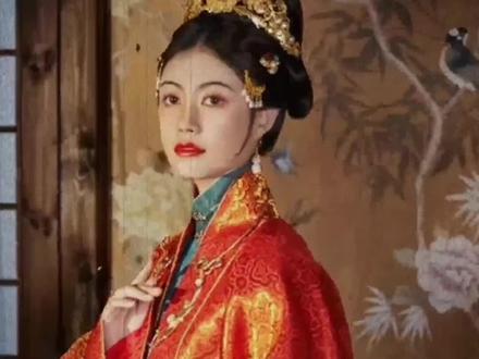 #国风古韵 #中式礼服 #汉服定制 手把手教你拥有云锦般华丽的光泽~
