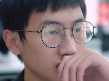 总之因为有我们共同的努力,小鹿斑比成为了一家非常牛的mcn,而我之所以加入的原因是因为与公司有着共同的理想,以及……老板非常的有钱#小鹿斑比 #办公室日常 #主播