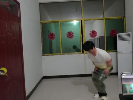 好玩爱玩 下次还玩#搞笑 #逃生教程 #豆包 #教学#日常