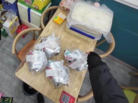 美团的分配抢单模式有利也有弊,这个模式的横空出世可能会导致老骑手在美团的这个平台收入缩水。#跑外卖 #分配抢单模式 #原创作品 #青年创作者成长计划