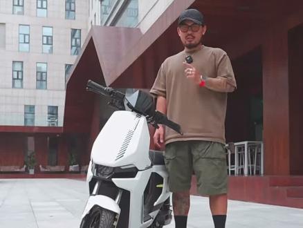 #小牛F400T 你真的会用吗?Siri语音解锁究竟如何设置?#这很小牛 #小牛电动 #让骑行成为一种生活