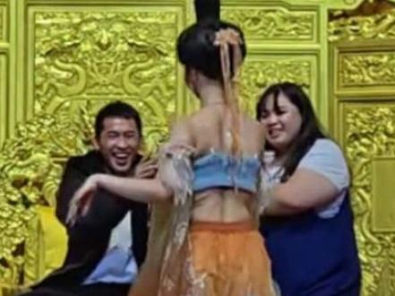 公子已经高兴的合不拢嘴了#宫廷 #庆渝宴龙椅舞 #搞笑 #千金小姐