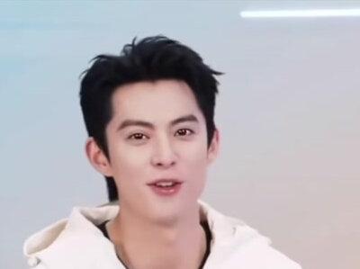 何炅回应王鹤棣与吴泽林节目中争执