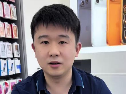 苹果手机听筒声音小可以这样做 苹果打电话声音偏小别去维修,基本是听筒积灰堵住。
拿软毛刷轻轻清扫听筒小孔,严禁牙签硬物去捅;
清理无效就去设置音频视觉,调整通话降噪;
顺带关掉蓝牙,声音瞬间恢复正常。#iPhone小技巧 #苹果手机教程 #听筒声音小怎么办
#手机通话技巧 #手机清理灰尘