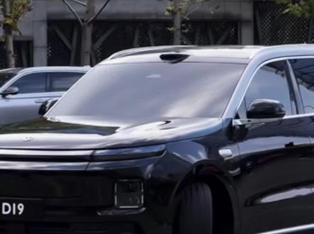 又被曝光了!零跑最新旗舰零跑D19内饰细节曝光,不敢相信这种外观和内饰是30万级别的表现。#我的零跑生活 #零跑汽车 #零跑d19