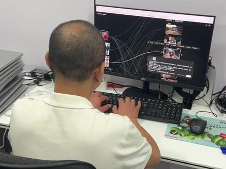 65岁大叔勇闯AI界! 半分钟学会设计人物 #教程 #零基础学AI #普通人学AI