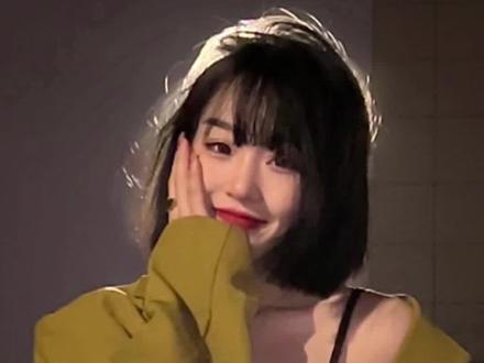 路边5分钟成片!谁还不会拍发丝发光照!真的好有氛围感 叫上你的姐妹给你拍#拍照姿势 #拍照教程