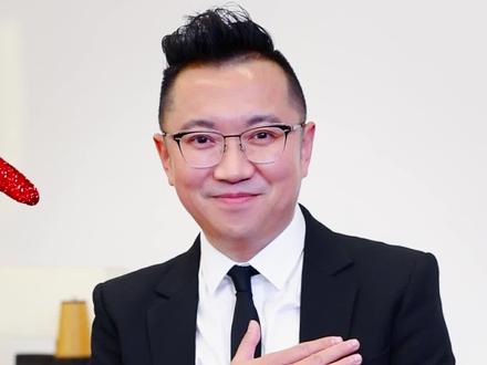 位置正确,敬酒才最有礼貌!@抖音小助手 #斌斌有礼 #敬酒礼仪 #职场礼仪 #职场 #酒