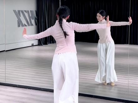 太火了这个舞,太好看了,歌也好听#立春加长版慢速分解教学数节奏版#古典舞#立春古典舞,原创@王嘉桐#零基础学舞蹈 #抖音二创激励计划