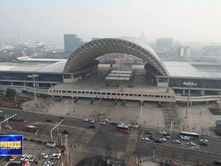 今天(3月9日)上午8时48分,山东首趟“齐鲁之星”银发旅游专列从烟台出发。今年山东将开行40列以上银发旅游专列,包括粤港澳大湾区、东北极光、新疆、西藏、海南等特色线路。 #山东银发旅游专列