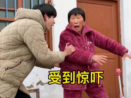 教我奶奶说what's up@DOU+小助手 #范晓言