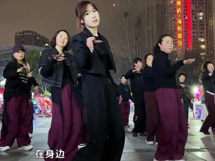 我也来参加一下#全民热舞CV广场舞交流赛#穿CV跳C位 @CV新广场舞潮牌 #最潮广场舞