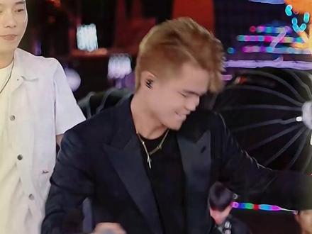 我是子恒就这样与杨昊组成兄弟组合,唐老板给我们带来国货之光了#唐艺 #我是子恒 #杨昊 #国货之光 #光速博士吹风机