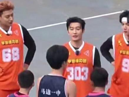 和王鹤棣打篮球!马边娃儿也是洋气了一盘~ #王鹤棣