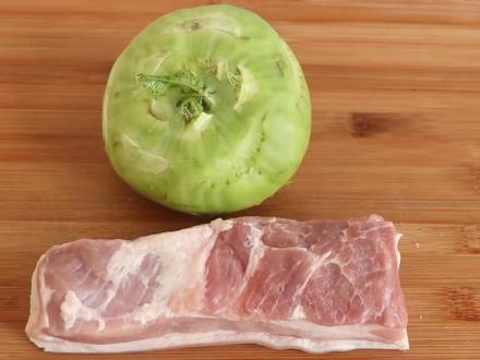 冬天要多吃苤蓝,加一块五花肉,简单一做,鲜嫩爽口又入味,解馋