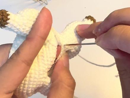 小鹿摆件教程二肚皮部分,肚皮部分在身体剩3圈的时候开始钩,缝合的时候缝合内半针就可以了#我的手工作品 #手工钩织教程 #爱生活爱编织 #手工 #原创