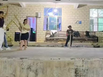 今晚排练,明天演出,这几天身体状态有点不佳嘛!哎呦~哎呦~怎么办#跳舞我不是专业的只是爱好而已 #云南人能歌善舞不分年龄 #记录习舞的好时光 #我要热门