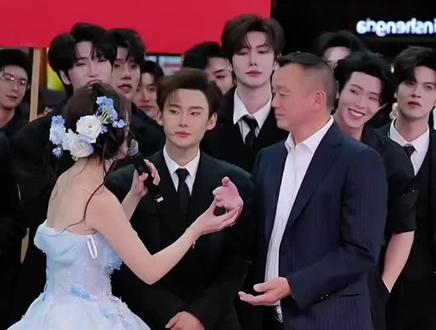 哥哥整妹妹系列,搞笑~#龙浩天 整节目效果那是相当的哇塞,搞笑#我要上热门 #抖音美食推荐官 #热门