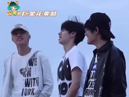 “她们亲手将一个素人推向明星,又在成为明星的他身上固执地辨认着那个素人”#TOP登陆少年组合#时代少年团#养成系#时代峰峻#粉丝