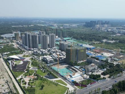 星河WORLD科创城项目简介,板块区域背景介绍,它虽是温江这两年的住宅销冠楼盘,但区域也有些缺点,内容仅代表个人观点#星河world科创城 #西城探房 #抖音房产创作者 #成都买房 #温江买房 #独立楼盘测评者
