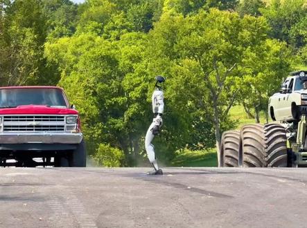 美国网红狂虐宇树机器人,这哪是测评这是胡闹啊 #宇树机器人 #机器人测评 #人形机器人